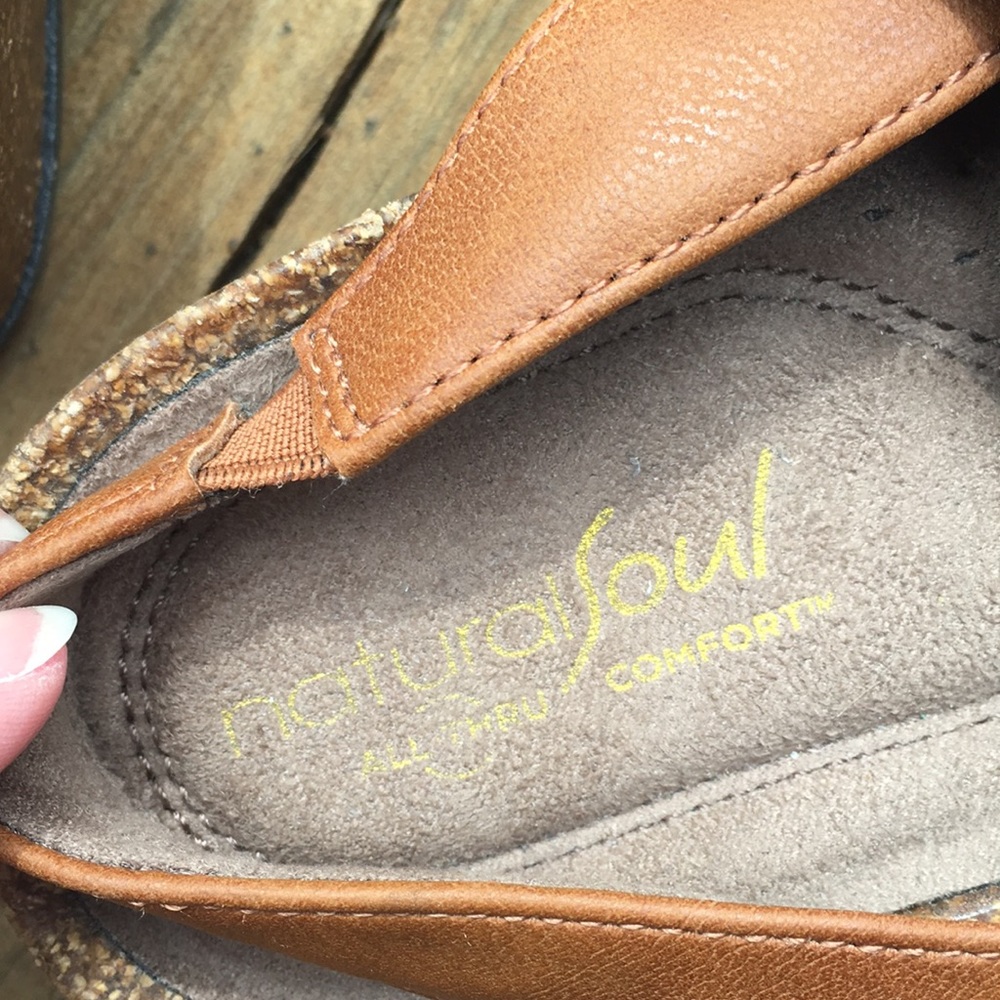 Natural Soul brown & tan sandals - Picture 7 of 9